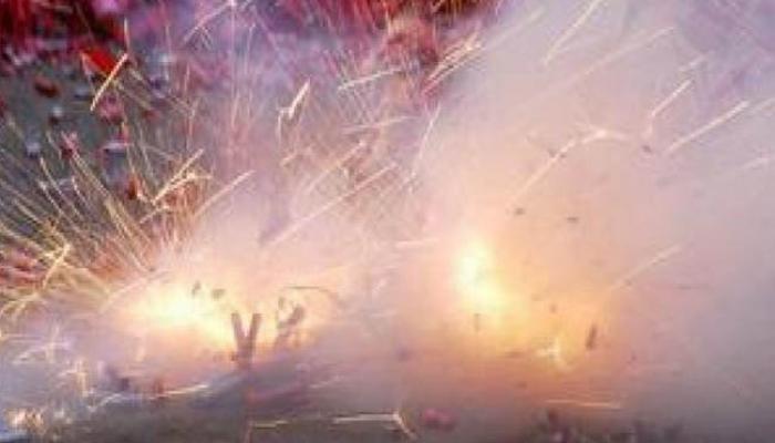 फटाक्यांच्या ठिणगीमुळे दुकानाला आग