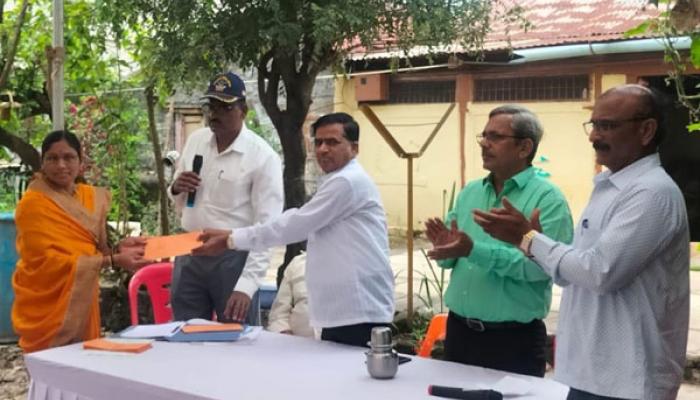 महिलांनी बचत गटाद्वारे उद्योगातून आपली प्रगती साधावी - डॉ. बसवेश्वर चेणगे