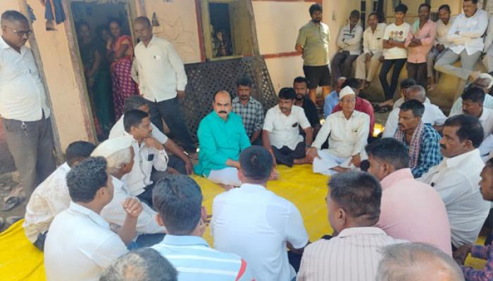 आ. मनोज घोरपडे यांची आर्याच्या कुटूंबास भेट; आर्याला न्याय मिळण्यासाठी सासपडे गावात कँडल मार्च