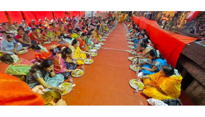 सहस्रचंडी यागाच्या महाप्रसादासाठी हजारो सातारकर भक्तांची उपस्थिती
