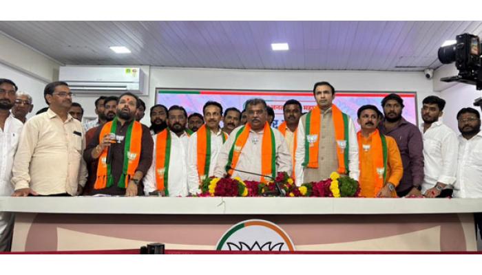 कराडचे माजी नगरसेवक राजेंद्र माने, इंद्रजीत गुजर, स्मिता हुलवान यांचा भाजपात प्रवेश