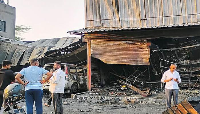 कार केअर वर्कशॉपला भीषण आग