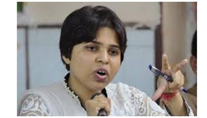 सासपडे प्रकरणातील आरोपीचा एन्काऊंटर करावा; भूमाता ब्रिगेडच्या तृप्ती देसाई यांची मागणी, पीडितेच्या कुटुंबीयांची घेतली भेट