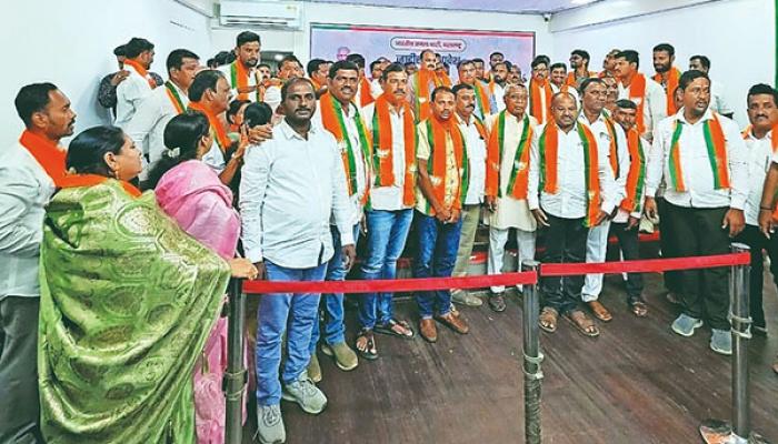 रहिमतपूरमध्ये बाळासाहेब पाटील गटाला खिंडार; अनेकांचे आ. मनोज घोरपडे यांच्या नेतृत्वाखाली भाजपमध्ये प्रवेश