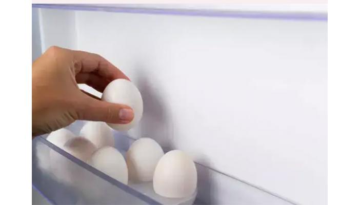 अंडी रेफ्रिजरेटरमध्ये ठेवावीत की नाही?