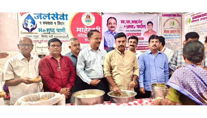 अन्नदान हे तर ना. मकरंद पाटील यांच्या पदाला साजेसे काम - सागर भोगावकर; वाढदिवसानिमित्त जिल्हा रुग्णालयात राष्ट्रवादी काँग्रेस पार्टीच्या वैद्यकीय मदत कक्षाच्यावतीने अन्नदान