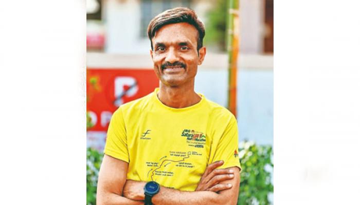 डॉ. सुधीर पवार यांचा १०१ किलोमीटर धावण्याचा पराक्रम; सलग १२ तास २५ मिनिटांत धावले सातारा- मेढा- सातारा अंतर