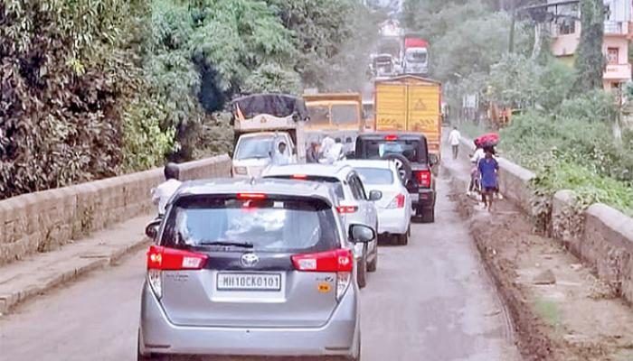 सातारा-लोणंद मार्गावरील पाटखळमाथ्यापर्यंतची वाहतूक पर्यायी मार्गाने वळवा