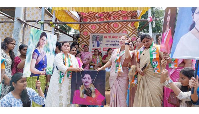 रूपाली चाकणकर यांनी राजीनामा द्यावा; काँग्रेस महिला आघाडीच्या संध्या सव्वालाखे यांची मागणी, महिला कॉंग्रेसच्या उपोषणास पाठींबा