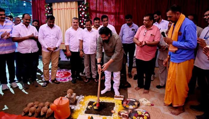 पोवई नाका ते बॉम्बे रेस्टॉरंट चौक 52 कोटीच्या रस्त्याच्या काँक्रीट कामाचा ना. शिवेंद्रसिंहराजे यांच्या हस्ते शुभारंभ; रस्त्याला विविध प्रकारच्या सुविधा देणार