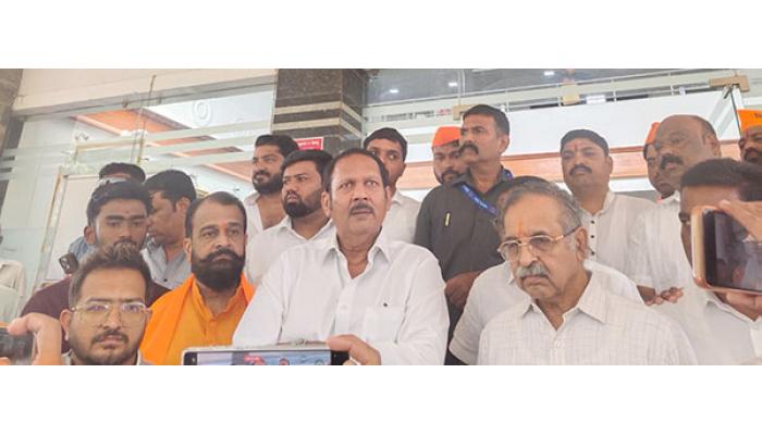 अफजलखान वध शिल्पा संदर्भात मुख्यमंत्र्यांबरोबर बैठक लावणार; प्रतापगड प्राधिकरण समितीच्या बैठकीत खा. उदयनराजे भोसले यांचे आश्वासन