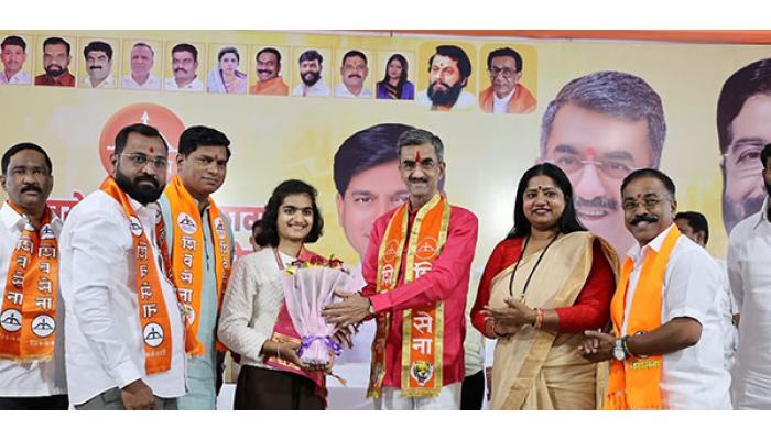 वाईच्या सिध्दी गाढवेचे राज्य तलवारबाजी स्पर्धेत यश; आर्थिक टंचाईवर मात करत मिळवले रौप्यपदक