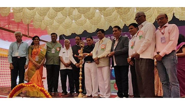 आजच्या तरुणाईच्या हातात ग्रंथ देणे हे पवित्र काम; व. बा. बोधे; रौप्य महोत्सवी ग्रंथ महोत्सवाचे उत्साहात उद्घाटन