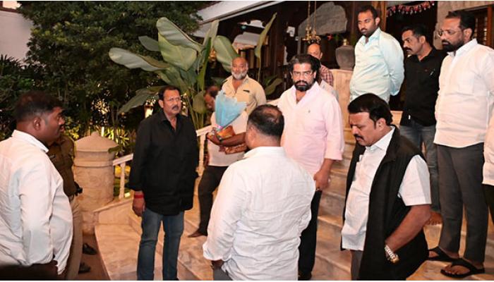 रात्री उशिरा मुलाखत सत्रानंतर खासदार उदयनराजे थेट सुरुचीवर; मंत्री शिवेंद्रराजे भोसले यांची घेतली भेट