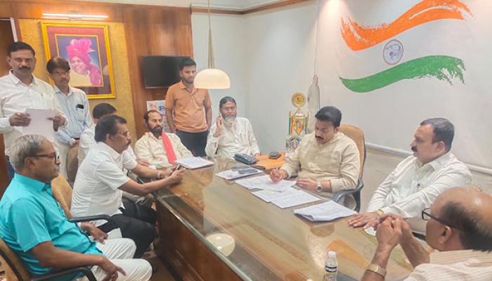 राष्ट्रवादी भवनामध्ये इच्छुक उमेदवारांच्या मुलाखती; प्रदेशाध्यक्ष शशिकांत शिंदे यांनी स्वतः घेतला आढावा, नगरसेवकपदासाठी 65 तर नगराध्यक्षपदासाठी ७ उमेदवारांशी संवाद