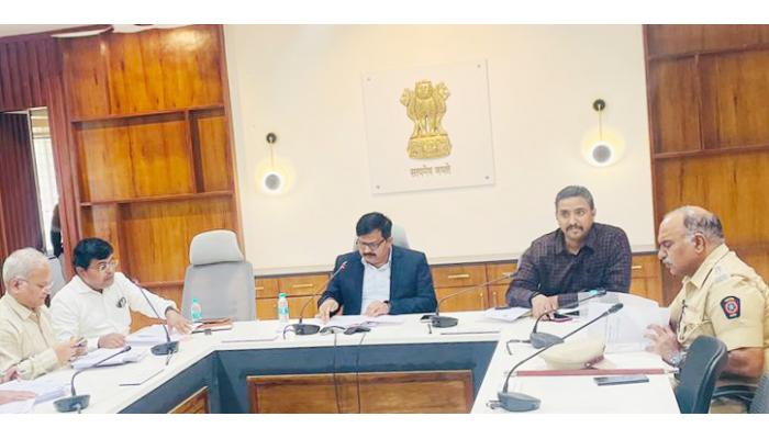 ऊसतोड कामगारांना साखर कारखान्यांनी सोयी-सुविधा उपलब्ध करुन द्याव्यात : जिल्हाधिकारी संतोष पाटील