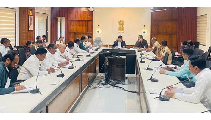 ऊसतोड कामगारांना साखर कारखान्यांनी सोयी-सुविधा उपलब्ध करुन द्याव्यात; जिल्हाधिकारी संतोष पाटील