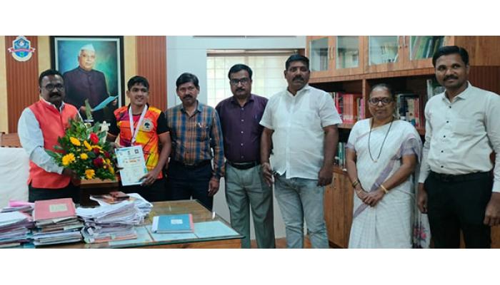 राज्यस्तरीय कुस्ती स्पर्धेत सातारा येथील सायन्स महाविद्यालयातील राजवर्धन भोगेला सुवर्णपदक