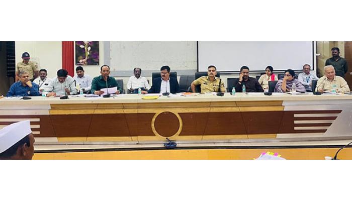 अद्यापही ऊसदर जाहीर न केलेल्या कारखान्यांनी त्वरित दर जाहीर करावा; जिल्हाधिकारी संतोष पाटील यांचे निर्देश