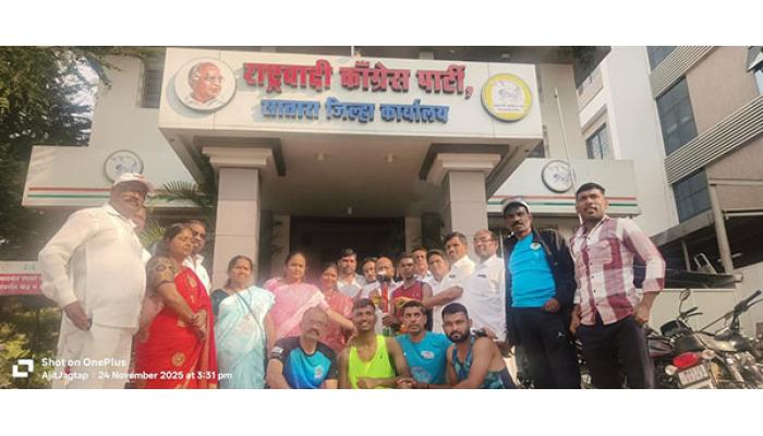 स्व. चव्हाण साहेबांच्या स्मृतिदिनानिमित्त साताऱ्यात यशवंत विचार ज्योतीचे पूजन ; यशवंत विचारांचा वारसा जपण्याची घेतली शपथ