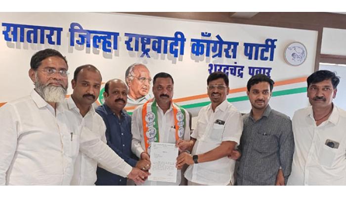 शरदचंद्र पवार राष्ट्रवादी काँग्रेस पक्षाच्या फलटण शहराध्यक्षपदी अमीर शेख यांची नियुक्ती