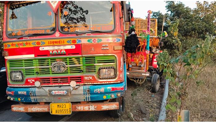 वर्धनगड घाटात उस वाहतूक करणाऱ्या ट्रॉलीला मालट्रकची धडक; महामार्गावरील वाहतूक काही काळ विस्कळीत, ऊस वाहतुकीमुळे अपघातांची मालिका कायम