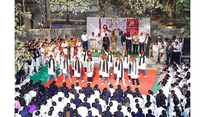 एच.आय.व्ही संसर्गितांना सन्मानाची वागणूक द्या - न्या. नीना बेदरकर; एड्स दिनानिमित्त जनजागृती रॅली