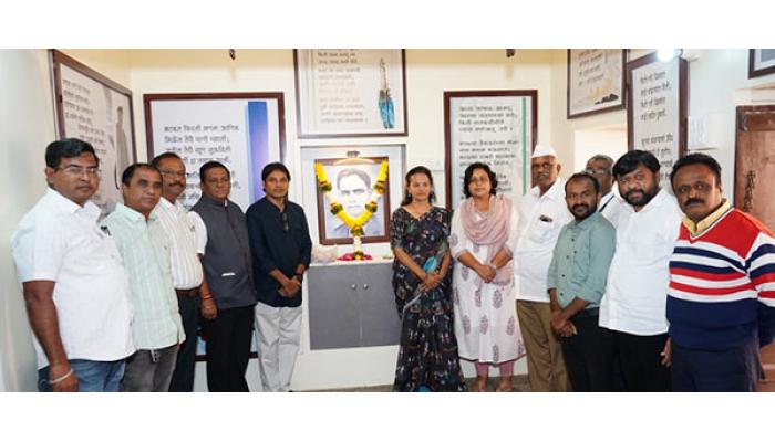 बा.सी.मर्ढेकरांची कविता विश्वात्मक पसायदान मागणारी होती - निलेश महिगावकर; मर्ढे येथील बा.सींच्या निवासस्थानी जयंती उत्साहात