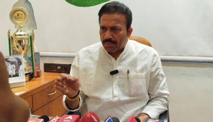 जिल्ह्यात चार मंत्री परंतु उद्योगवाढीकडे दुर्लक्ष ; निवडणुका पुढे ढकलण्यास आयोगच दोषी : आ. शशिकांत शिंदे यांची टीका