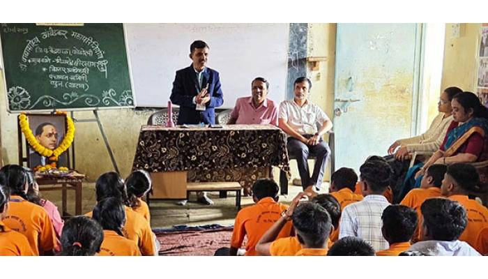 अभ्यासूवृत्ती, नम्रता आणि समाजप्रेम डॉ. बाबासाहेब आंबेडकर यांच्याकडून आत्मसात करा : यशेंद्र क्षीरसागर, कोडोली येथील जिल्हा परिषद केंद्र शाळेत विशेष व्याख्यान