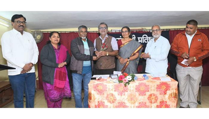 कबीरावरील संशोधनाने नवीन दृष्टी मिळाली - डॉ. मानसी लाटकर, थोरांच्या स्मृती व्याख्यानमालेत व्याख्यान