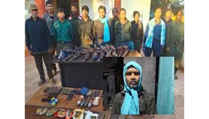 तीन कोटींचा इनामी माओवादी ‘रामधेर’ शरण; छत्तीसगडच्या राजनांदगावमध्ये ११ सहकाऱ्यांसह टाकली शस्त्रे