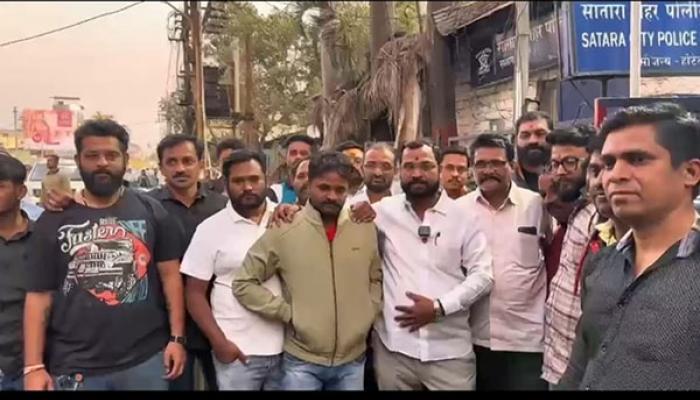 मोबाईल व्यावसायिकांचा वाद शहर पोलीस ठाण्यात; नीलेश मोरे यांची मध्यस्थी : स्थानिकांना मिळाला न्याय