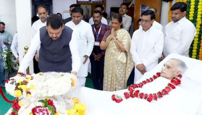 मुख्यमंत्र्यांनी घेतले शिवराज पाटील चाकूरकर यांच्या पार्थिवाचे अंत्यदर्शन; राजकारणातील राजयोगी, सुसंस्कृत नेता हरपला-मुख्यमंत्री देवेंद्र फडणवीस