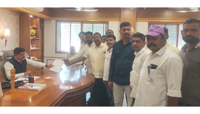 बोरगाव येथील ममता डेअरीकडून दूध उत्पादकांची कोट्यवधींची थकबाकी; संकलन करणारे एजंट व शेतकरी गंभीर आर्थिक संकटात, दूध उत्पादकांचे जिल्हाधिकाऱ्यांना निवेदन