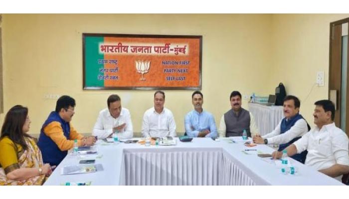 मुंबईत महायुतीत एकनाथ शिंदेंची कोंडी; मुंबईत भाजपाने शिंदे सेनेला केवळ ५२ जागांचा प्रस्ताव दिल्याची चर्चा