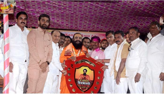 सचिन आणि लक्ष्याची बैलजोडी ठरली 'श्री सेवागिरी हिंदकेसरी'; २ लाख ७८ रुपयांचे रोख बक्षीस जिंकून किताब पटकावला, रेकॉर्डब्रेक गर्दी; पारदर्शक निकाल