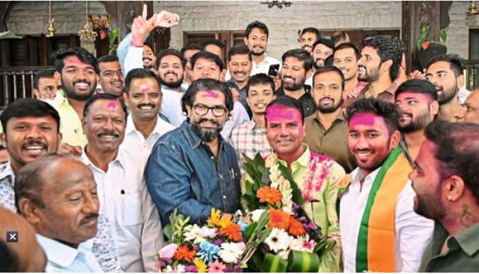 सातारा येथील दोन अपक्ष शंकर किर्दत, रविराज किर्दत यांचा भाजपला पाठिंबा; पालिकेतील संख्याबळ ४२ वर