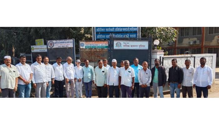 भुईंज येथील शेतकऱ्यांचे वीज वितरण कार्यालयासमोर आंदोलन; ठिय्या आंदोलन सुरू होताच वीजपुरवठा पूर्ववत