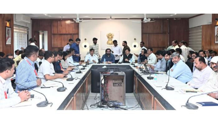 सातारा&ndash;लोणंद रस्त्यावर अपघात टाळण्यासाठी लवकरच उपाय योजना - ना. शिवेंद्रसिंहराजे भोसले; बैठकीत विविध मुद्यांवर सकारात्मक चर्चा