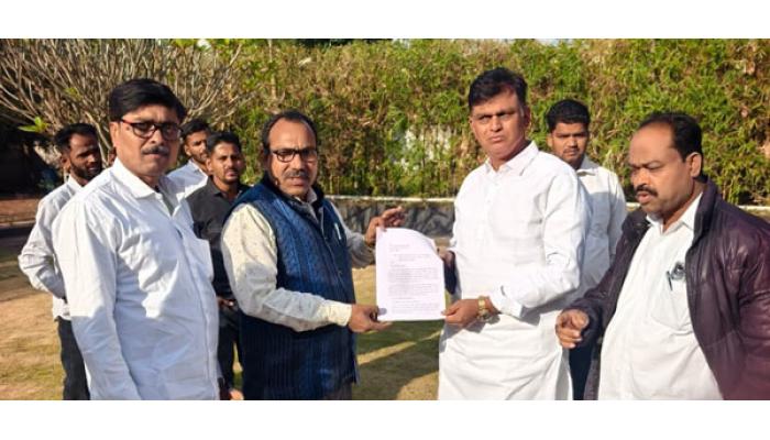 कोरेगावमध्ये लोकशाहीर अण्णा भाऊ साठे यांचा पूर्णाकृती पुतळा उभारणार; आमदार महेश शिंदे यांची ग्वाही