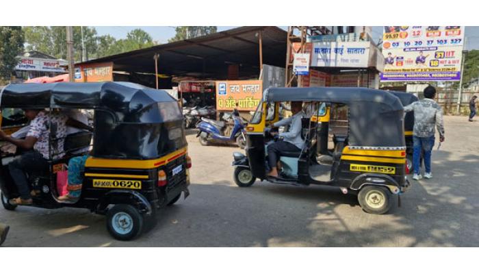 सातारा बसस्थानकाच्या प्रवेशद्वारातच रिक्षाचालकांची मनमानी ; अव्वाच्या सव्वा भाडे आकारणी करत असल्याची तक्रार