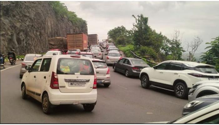 अपघातांचा धोका....., विकेंडची वाहतूक कोंडी नको रे बाबा....! खंबाटकी घाटाच्या ग्रहणामुळे प्रवाशांची जेजुरी मार्गाला पसंती