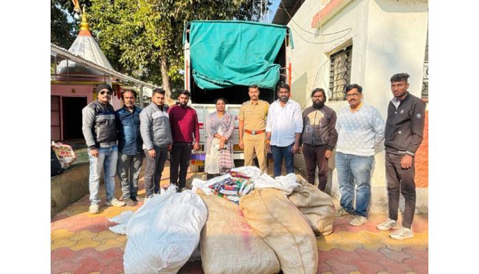 रक्षक प्रतिष्ठानची गुटख्याविरोधात धडक कारवाई; पाठलाग करून ८ लाखांचा मुद्देमाल जप्त