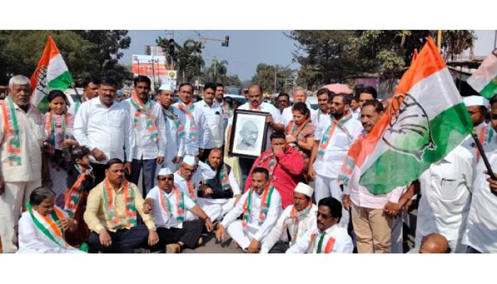 महात्मा गांधी राष्ट्रीय रोजगार हमी अधिनियम बचावासाठी जिल्हा काँग्रेसचे रस्त्यावर उतरून आंदोलन; ५ जानेवारीपासून देशव्यापी मोहीम