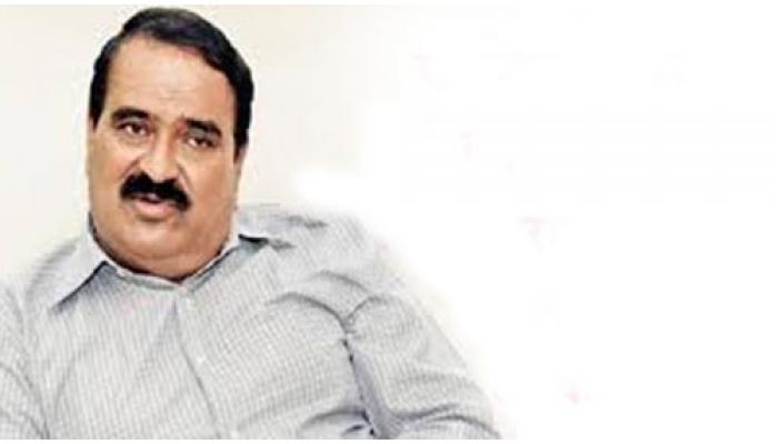 विश्वास पाटील यांनी दिला साहित्यिकांच्या स्मृतींना उजाळा; थोर साहित्यिक आणि महापुरुषांच्या स्मारकांना भेट देऊन अभिवादन