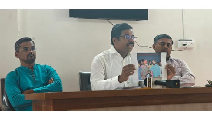 मुख्यमंत्री देवेंद्र फडणवीस यांच्या दौऱ्यात महेश करचे यांचा बोंबाबोंब आंदोलनाचा इशारा