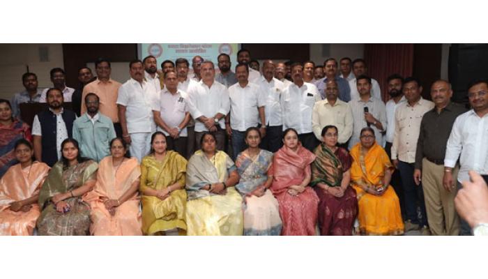 मराठा बिझनेसमन फोरमतर्फे नवनिर्वाचित नगराध्यक्ष अमोल मोहिते व नगरसेवकांचा जाहीर सत्कार