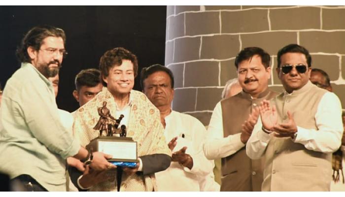 अमेरिकेच्या खासदारांनाही साहित्य संमेलनाची भुरळ; मराठीशी आपले घट्ट नाते जपलेले हे खासदार म्हणजे श्रीनिवास ठाणेदार