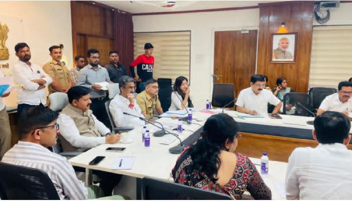 पालकमंत्री आपल्या दारी उपक्रमांतर्गत प्राप्त अर्जावर गतीने निपटारा करा - पालकमंत्री शंभूराज देसाई; पालकमंत्री कार्यालय आपल्या दारी या उपक्रमाचा आढावा